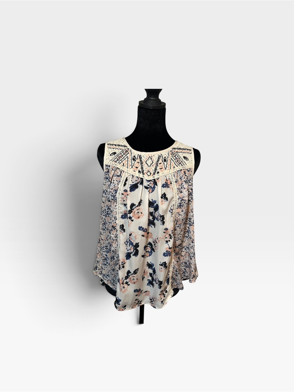 Xhilaration Cream Floral Sleeveless Top with Lace Yoke
